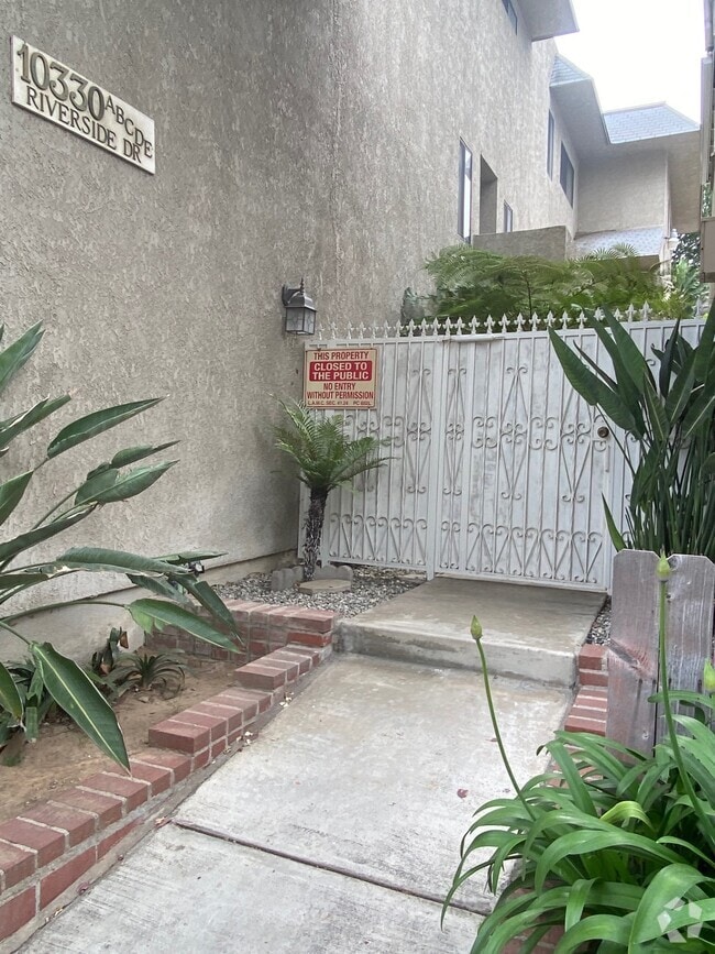 Building Photo - 10330 Riverside Dr Unit C Rental