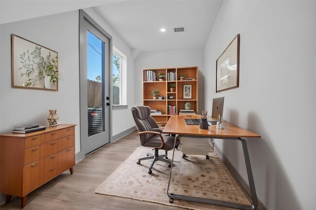 Photo - 5303 Kindred Gdn Ln