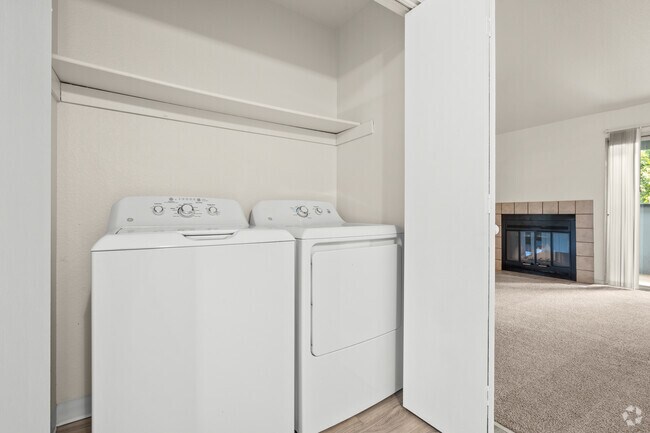 2HAB, 2BA - 950 ft² - Lavandería - College Glen Apartments