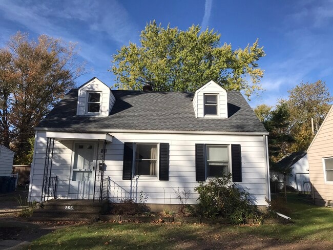 Photo - 866 Warwick Dr