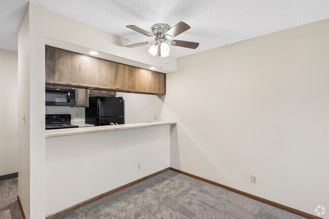 2BR, 1.5BA - 897SF - Dining Area - Gate Park Apartments