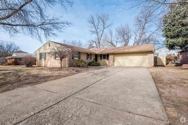Building Photo - Close to west side of KSU Campus! Rental