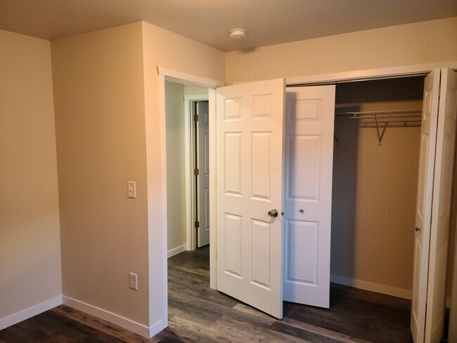 Building Photo - 3 Bedroom Duplex Rental