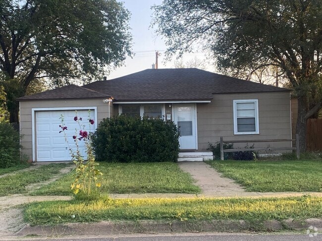 Building Photo - Cozy 2 Bedroom Home