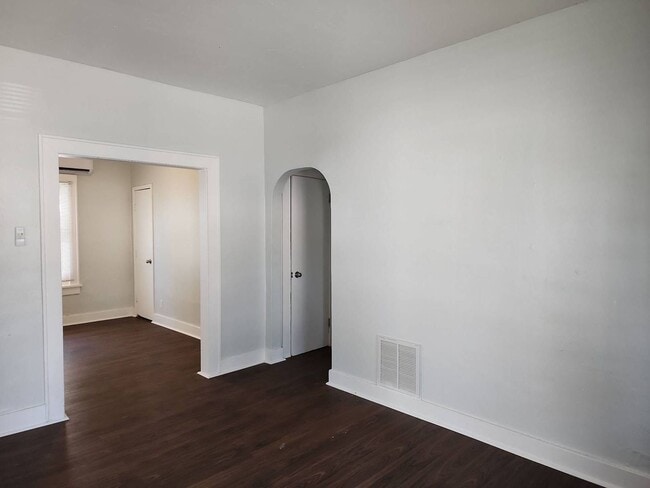 Photo - 1 Bed 1 Bath with wooden privacy fence