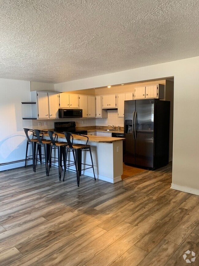 Building Photo - Great 1 bedroom in Dillon Valley! 2200/month. Rental