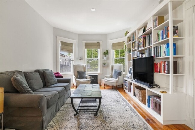 Building Photo - 37 Dimick St Unit 3