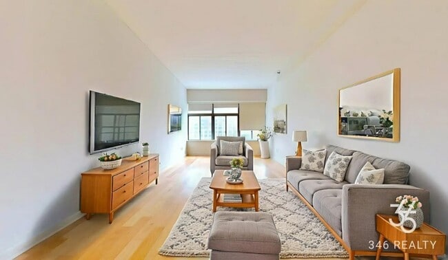 Building Photo - Washington Street