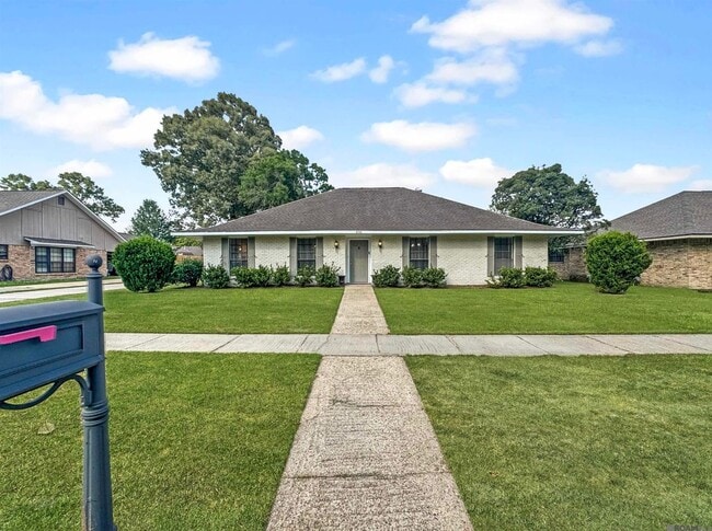 Building Photo - 4941 Pine Hill Dr