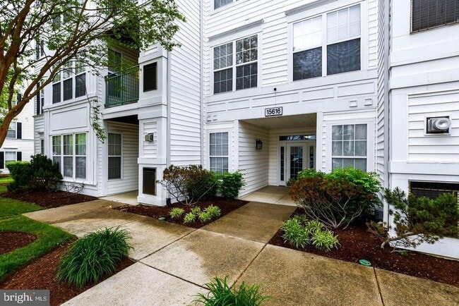 Building Photo - 15616 Everglade Ln Unit 201
