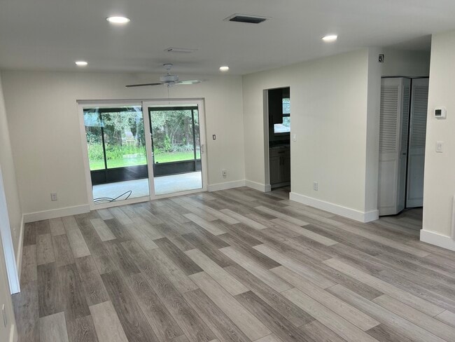 Photo - 968 Salzedo Ave