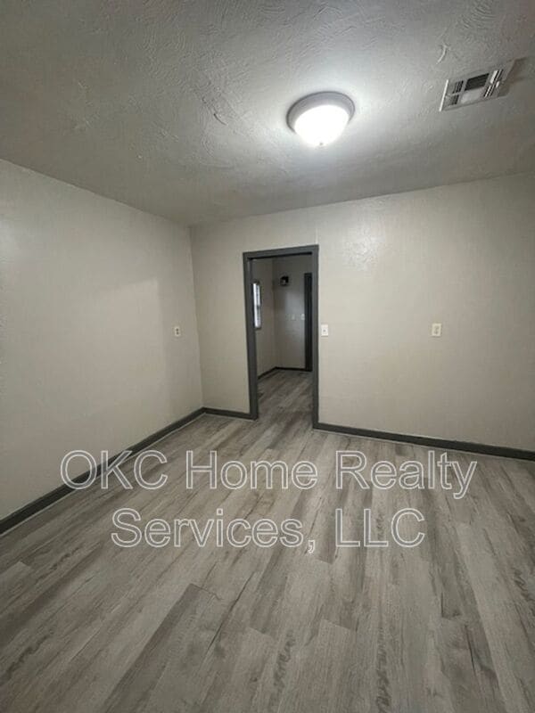 Photo - 120 W Beech St