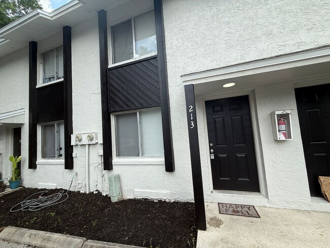 Building Photo - Lovely home