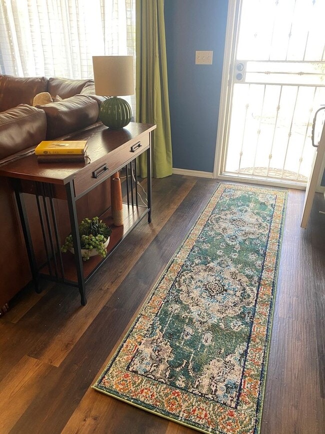 Photo - High end, professionally decorated, single level 3 BR home with furnished screened porch  in Leis...