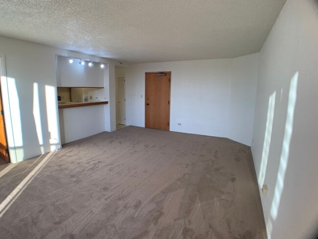Photo - Honolulu (Salt Lake) - Plaza Landmark - 1 bedrooms with washer/dryer and 1 parking