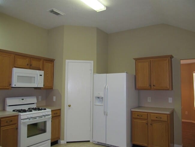 Building Photo - 2750 Hidden Spring Falls