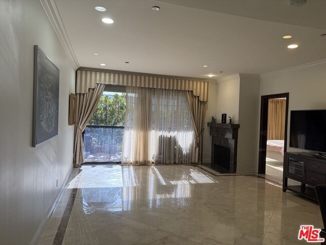 Photo - 125 N Gale Dr Unidad 204