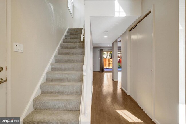 Building Photo - 6576 Yadkin Ct