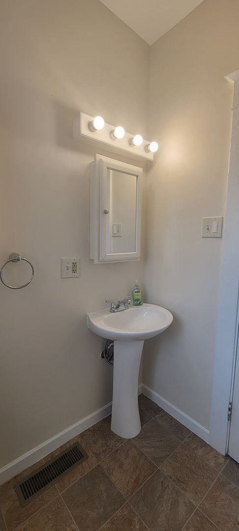 Photo - Downstairs unit @1034 NE Davis St - Lowere...