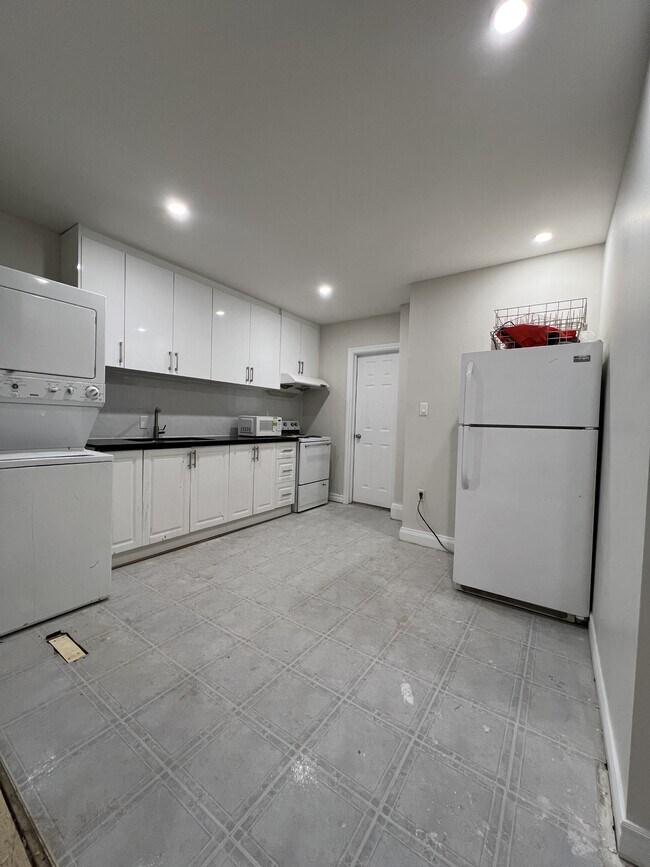 Building Photo - 58 Eldon Ave Unit 3