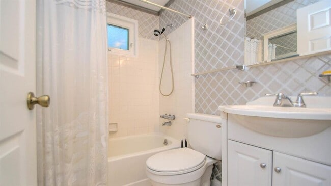 Bath #1 - 1301 Jones Dr