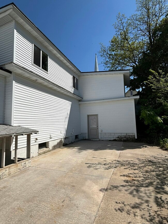 Photo - 201 Monroe St