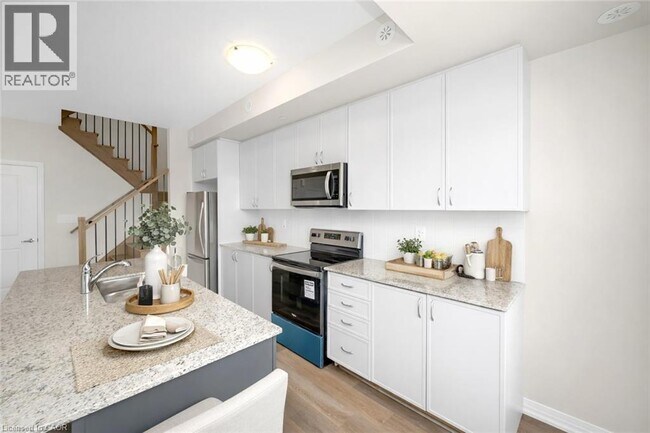 Photo - 1565 Rose Way