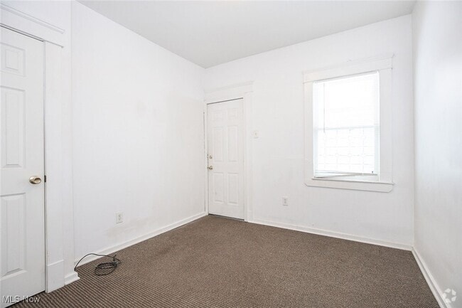 Building Photo - 6911 Franklin Blvd Rental