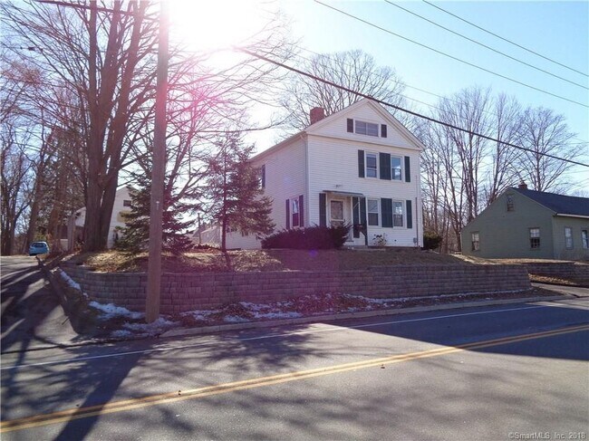 Photo - 454 Middle Tpke E