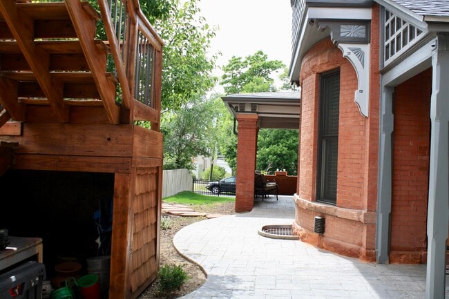 View of Side of building - 1542 Gaylord St Unit 101
