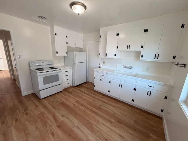 Photo - BRIGHT & SPACIOUS 2 BEDROOM/1 BATH AVAILABLE TO RENT IN LIVERMORE CA!!!!
