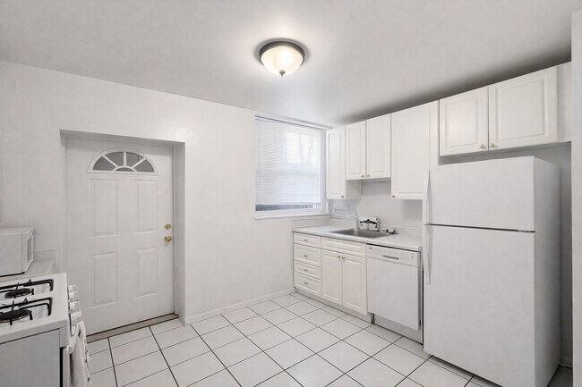 Photo - 6420 N Newgard Ave Unidad 1E