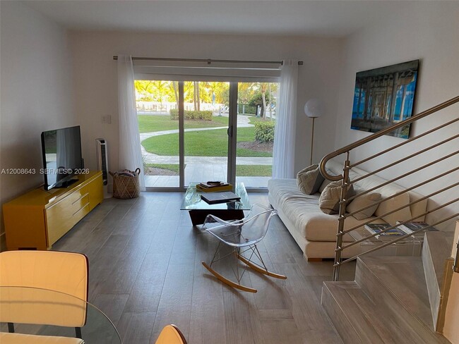Building Photo - 881 Ocean Dr Unit TH12