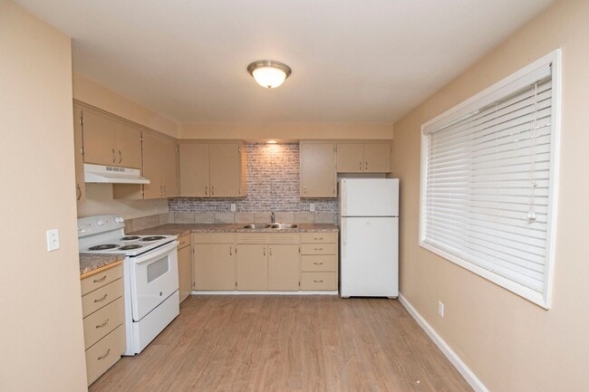 Photo - Cozy 2BD Duplex With Driveway Parking In Rose Village Neighborhood!