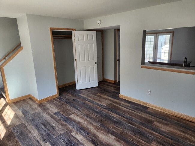 Photo - 323 W 31st St