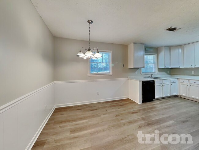 Photo - 2906 Deshong Dr SW