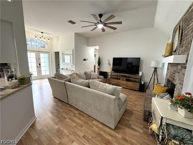 Photo - 1090 Wood Dr