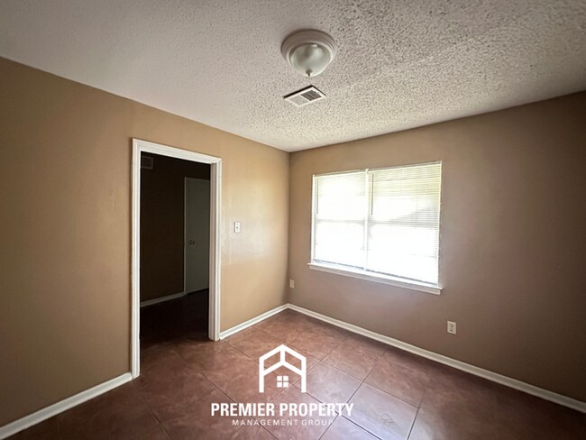 Move-In Ready 4BR Home in 38134 - Airy Living Spaces & Private Backyard