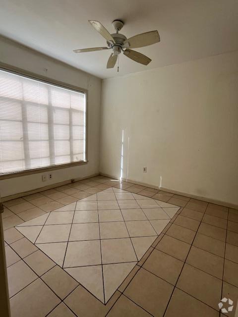 Building Photo - 3202 Grooms St Unit E Rental