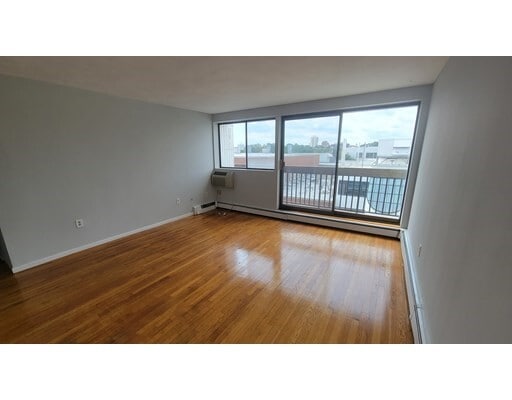 Photo - 1643 Cambridge St Unidad 77