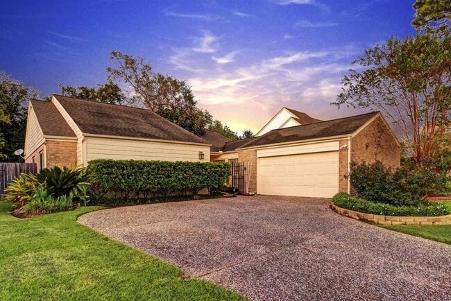 Building Photo - 11314 Piping Rock Dr