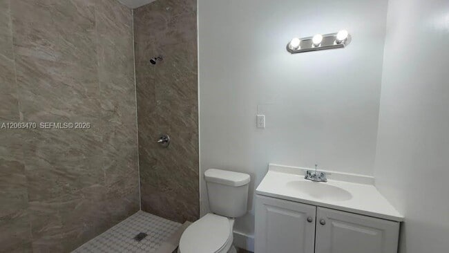 670 NE 166th St Unit Back
