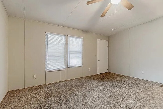 Building Photo - 117 E River Rd Rental