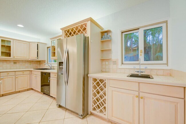 Photo - 550 Phillips Dr