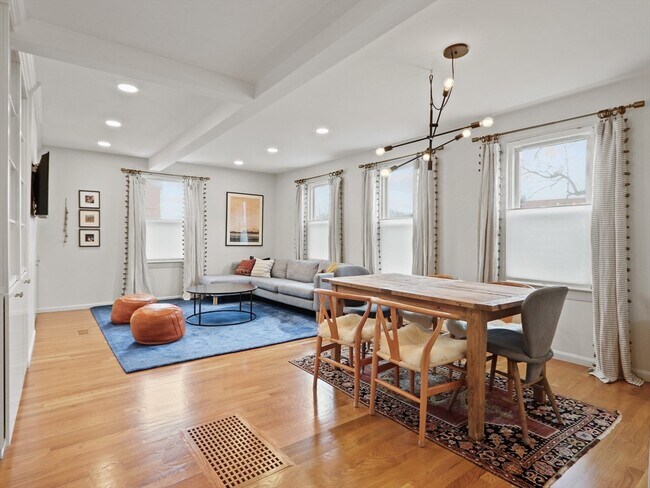 Building Photo - 8 Webster St Unit 2