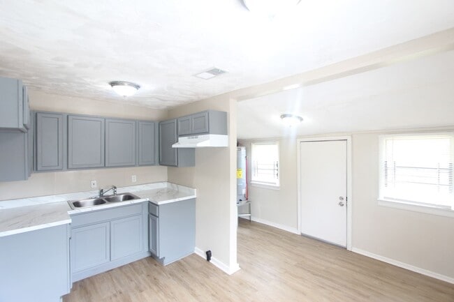 Photo - New On The Market! Fresh New Updates!! Bet...