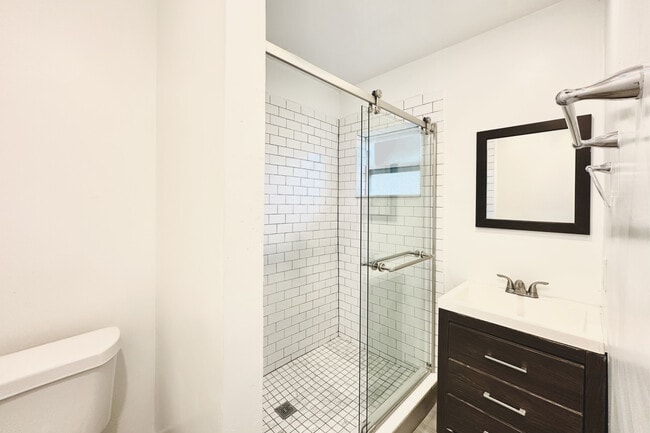 Photo - 817 NE 19th Avenue