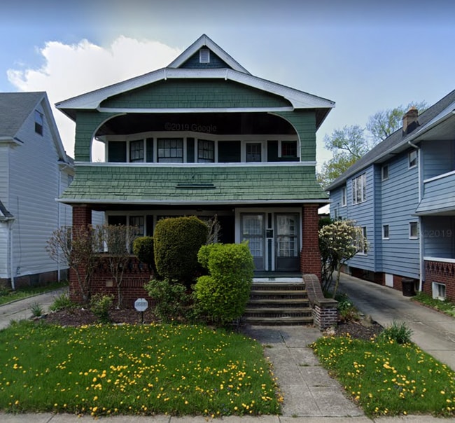 Building Photo - 3290 E 146th St Unit 2