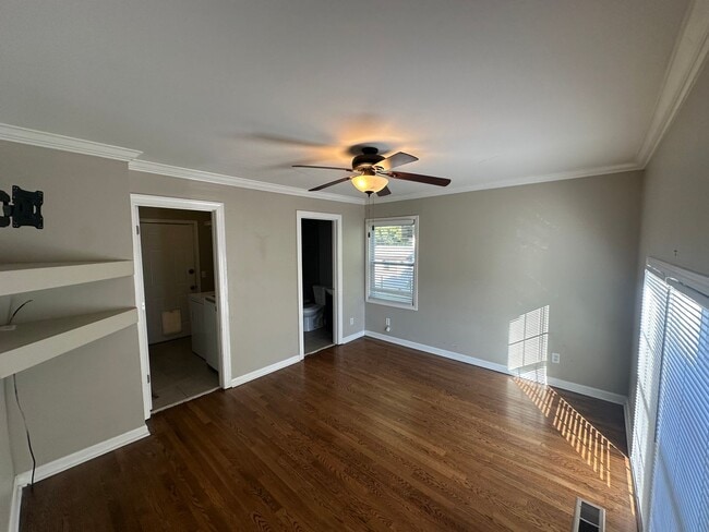 Photo - FOR LEASE - 3 bed, 2 bath, 1400 sqft single-family home