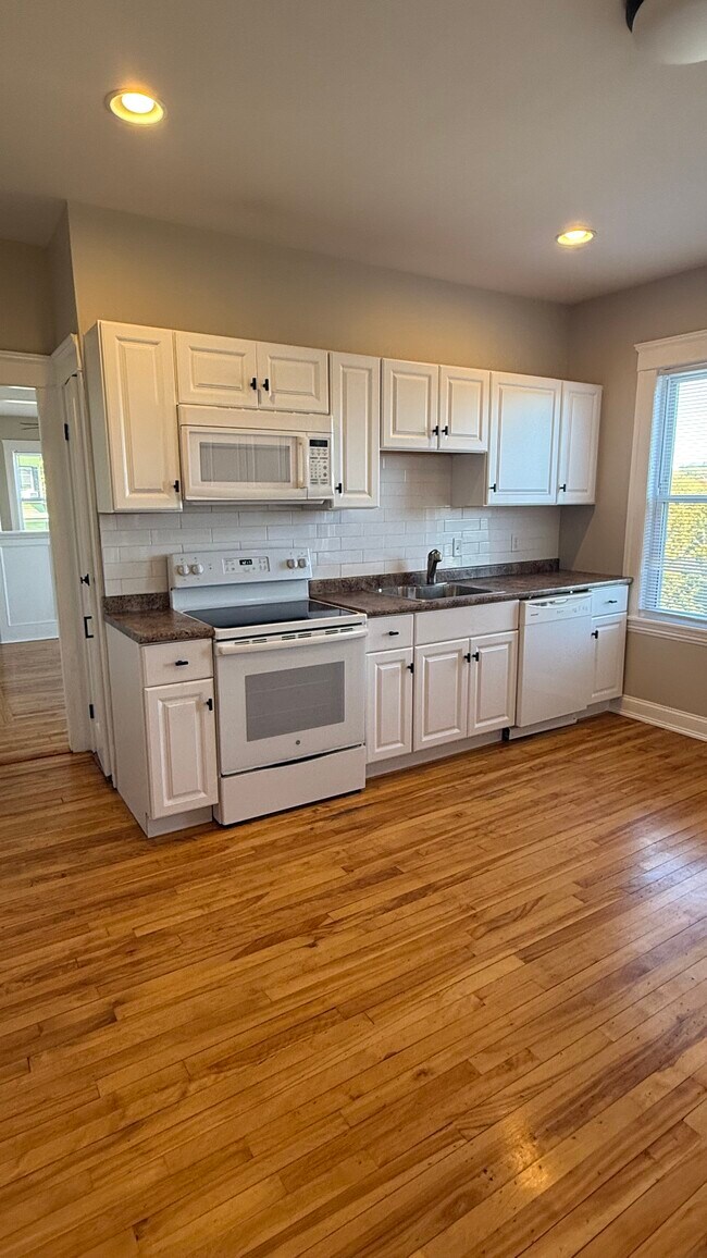 49 Butler St Apartments Unit 51 Butler St 2ND FLOOR Worcester, MA